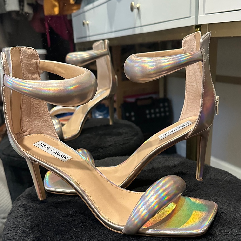 Unworn* Steve Madden Holographic Women's Heels